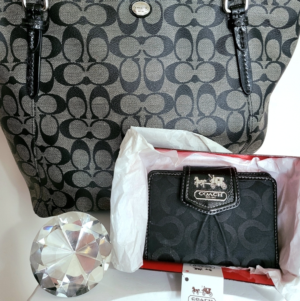 *Sold* COACH tote + Wallet